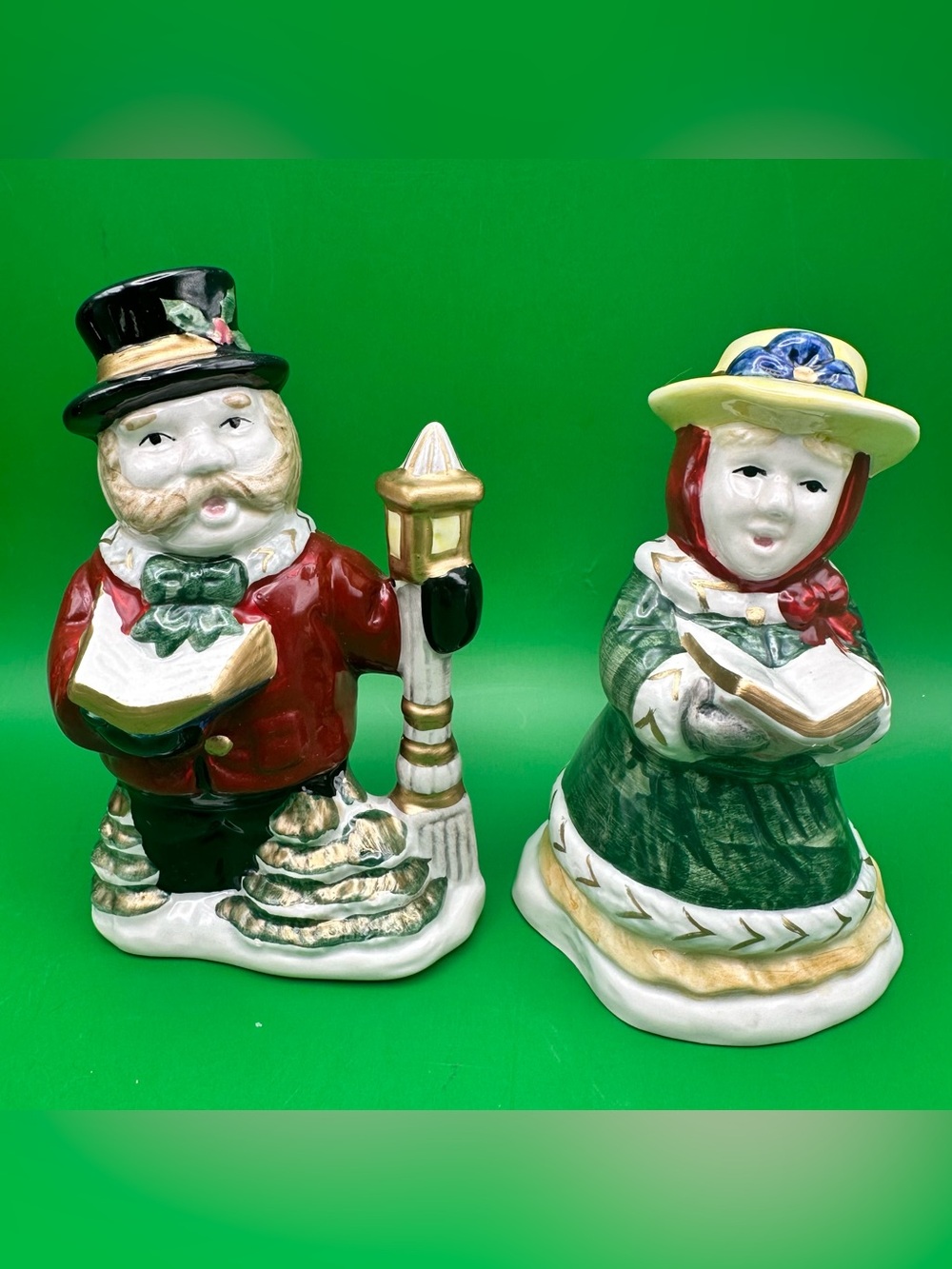 Vintage 1993 Fitz & Floyd OCI Ceramic Village Carolers Salt & Pepper Set